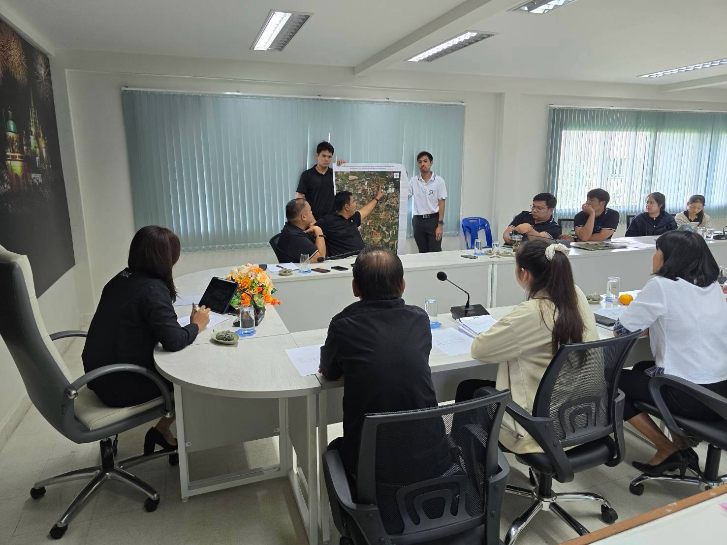 title - ปฏิรูปที่ดินจังหวัดเพชรบุรี พร้อมด้วย เจ้าหน้าที่ ส.ป.ก.เพชรบุรี ประชุมสรุปผลการติดตามแนวทางการแก้ไขปัญหาโครงการแก้ไขปัญหาที่ดินทำกินของเกษตรกรสภาประชาชน 4 ภาค ร่วมกับเจ้าหน้าที่ 3 สำนักของสำนักงานการปฏิรูปที่ดินเพื่ือเกษตรกรรม ได้แก่ สำนักกฎหมาย สำนักจัดการปฏิรูปที่ดิน และสำนักจัดการแผนที่และสารบบที่ดิน